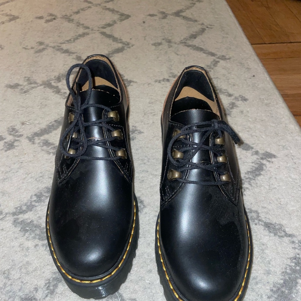 LEONA DOC MARTENS
